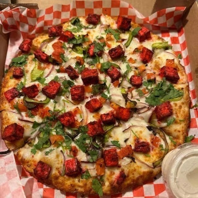 Vegetarian Tandoori Paneer Pizza.